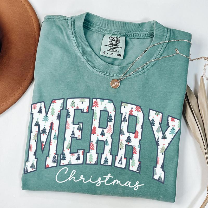 Comfort Colors Merry Christmas Shirt, Trendy Christmas T-shirt, Cute Winter T-shirt, Holiday Top, Christmas Shirt for Women