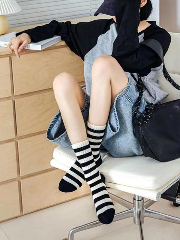 Women's 5 Pairs Colorblock Stripped & Star Print Crew Socks, Casual Moisture Wicking Socks, Soft Comfy Breathable Socks for All Seasons Daily Wear